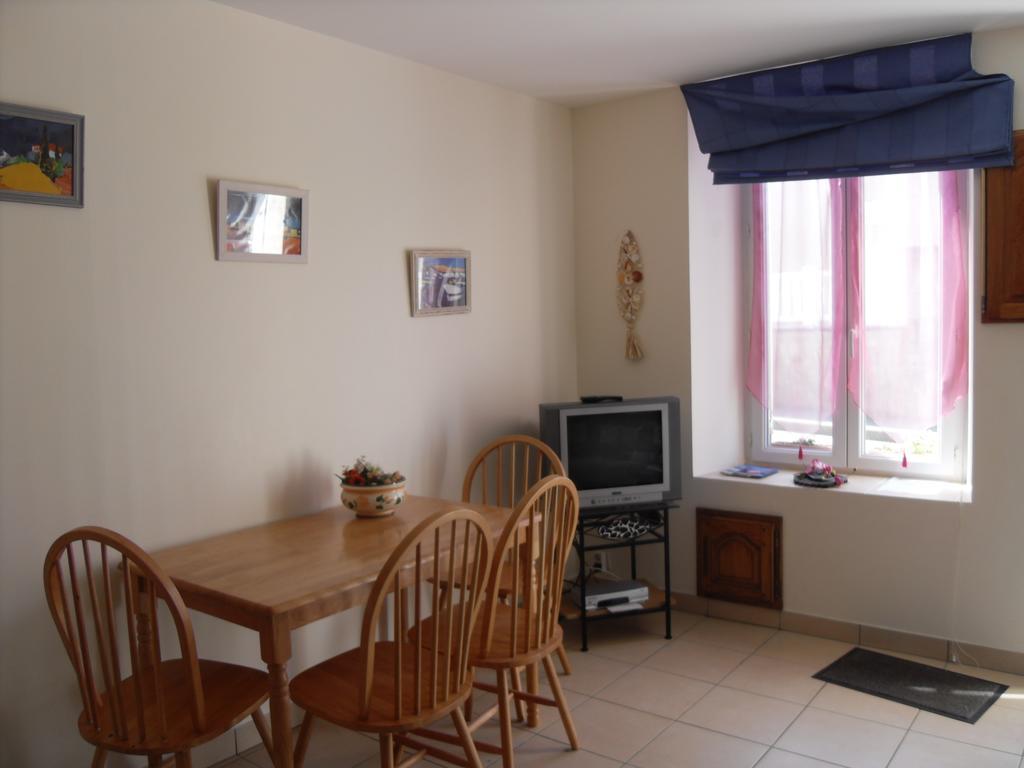 Maison En Pierre Apartment Port-en-Bessin-Huppain Room photo